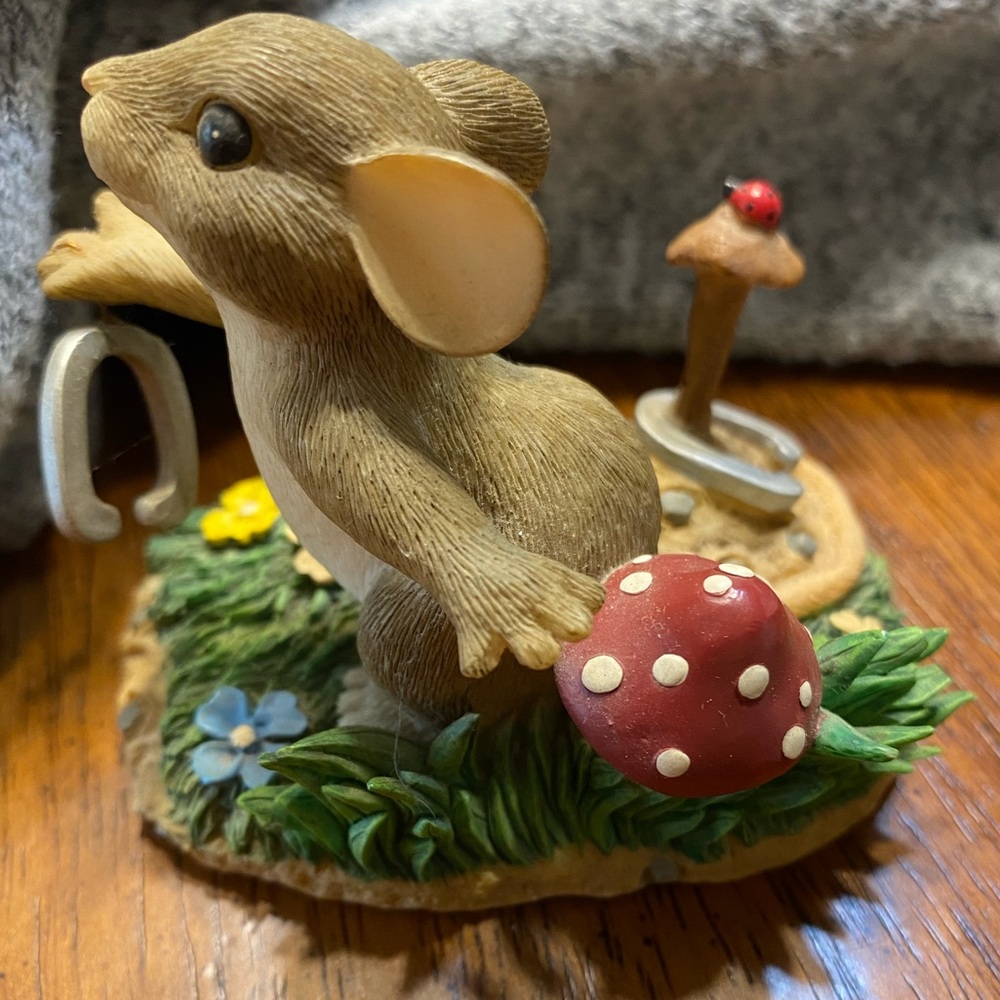 Fitz & Floyd Charming tails “ Give luck a shot” Mouse playing horseshoes